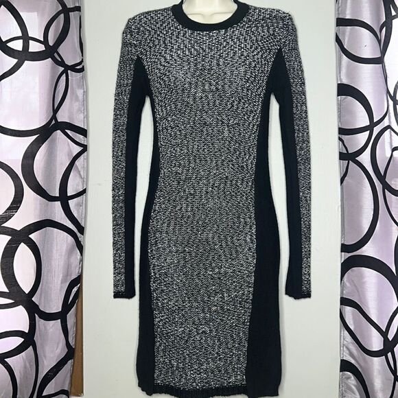 Gianni Bini Long sleeved Sweater Dress Small - Picture 1 of 11